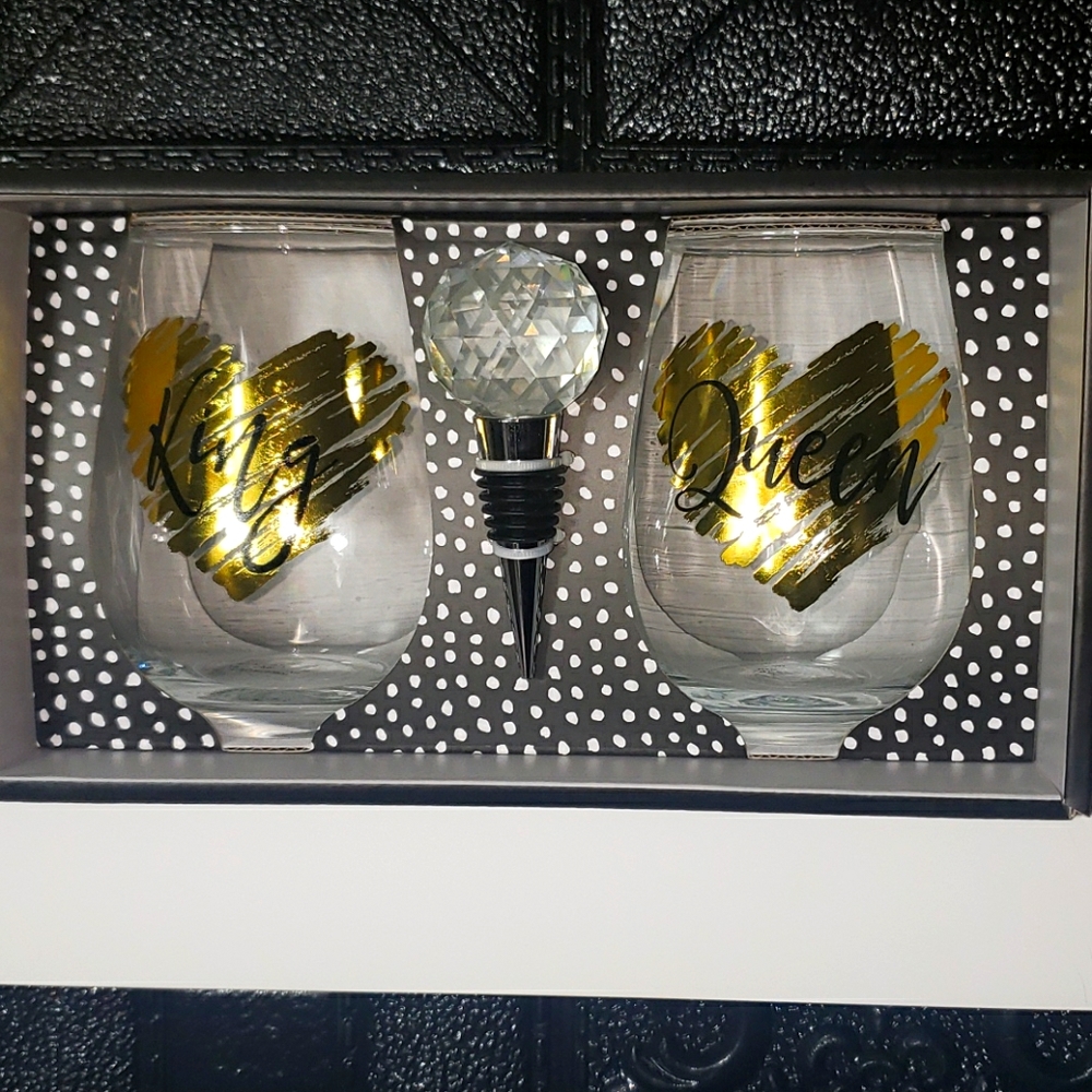 King & Queen Wine Glass Set w/Bottle Stopper 22oz
